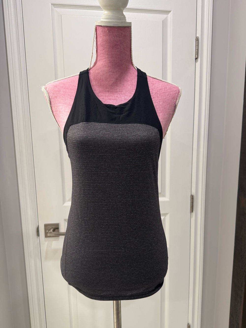 Lululemon Clip-in tank size 6